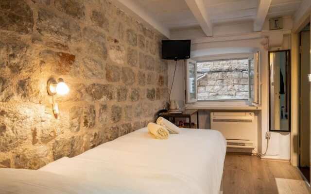 Private Accomodation Linda
