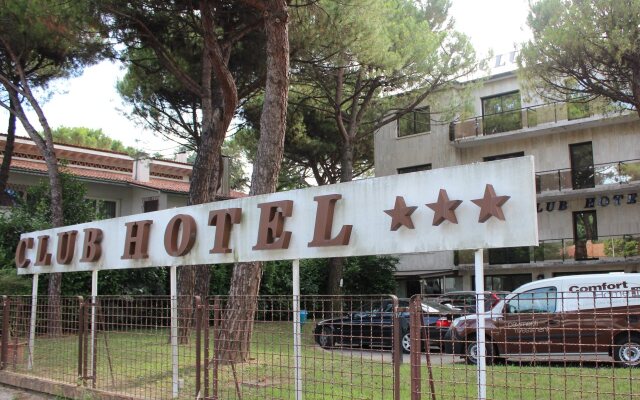 Club Hotel