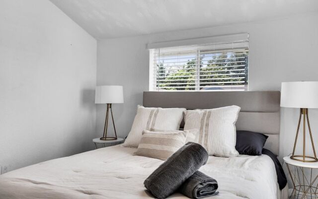 Design District Luxe 3BD Home