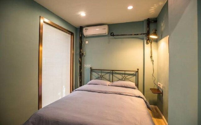 Crosme Theme Hotel