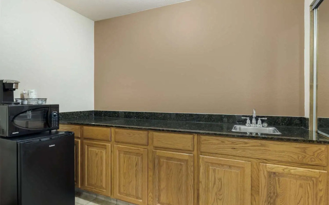 Best Western Plus Country Inn & Suites