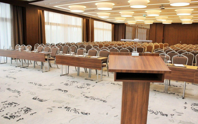 Burgu Arjaan by Rotana Hotel