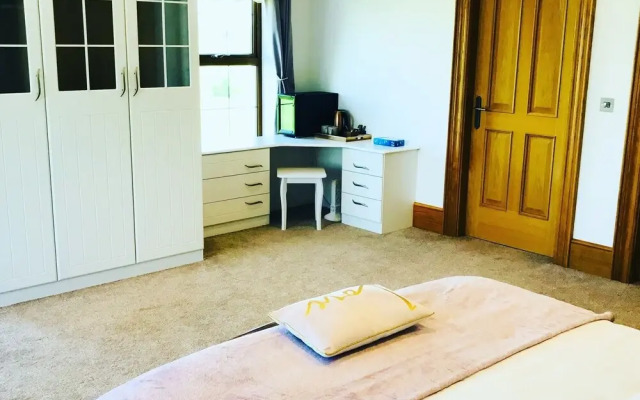 Beechtree Manor Stunning 4 Bedroom Home