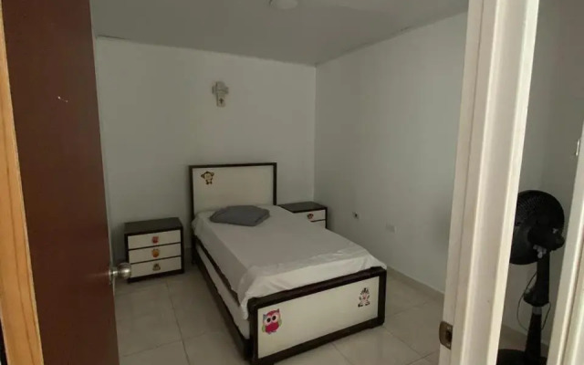 Hermoso apartamento con piscina y ascensor.