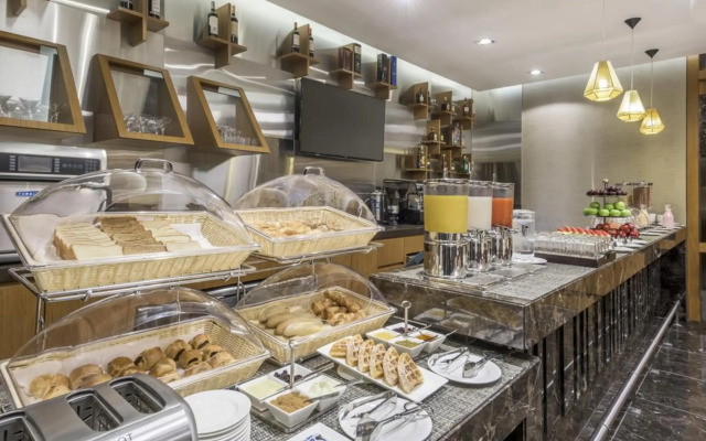 Courtyard by Marriott Bogota Airport