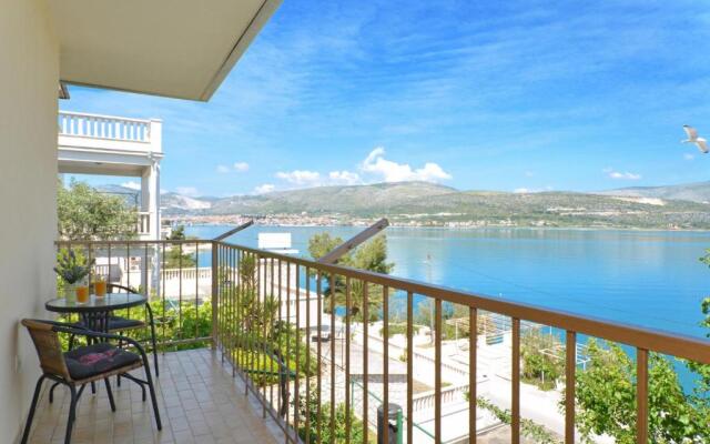 Apartment with a sea view terrace, Čiovo near Trogir