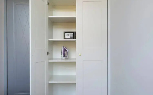 Miro Rooms Center Cloud - Quite Chic