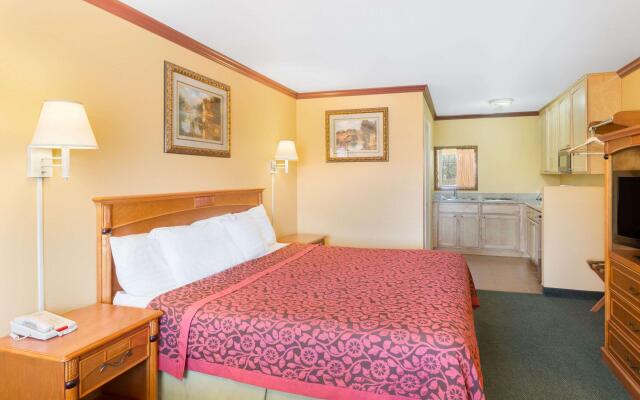 Days Inn by Wyndham King City