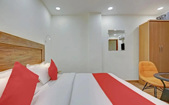 Oyo Flagship 703579 Santosh Residency