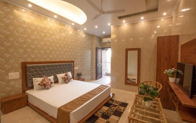 Hotel Gangotri Plaza