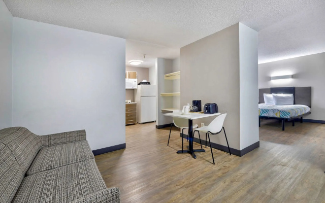 Studio 6 Dallas, TX - North - Richardson