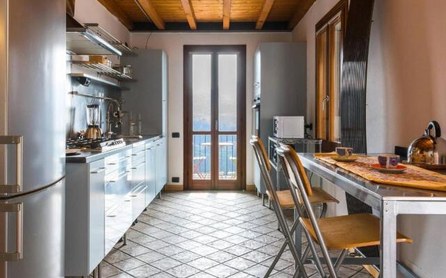 ALTIDO Spacious 2 BR Apt with Terrace in Cernobbio