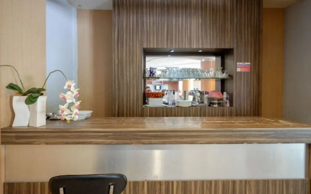 Hotel Benua Kendari by RedDoorz