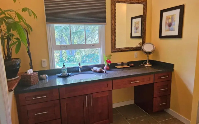 Ka'awaloa Plantation Bed & Breakfast