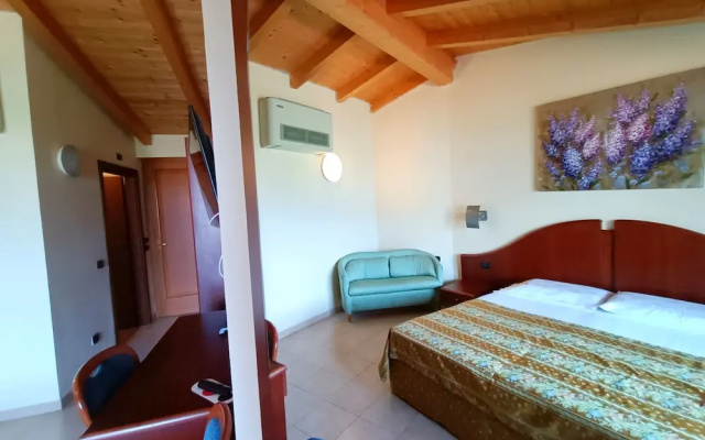 Villa Isabella Hotel & Residence