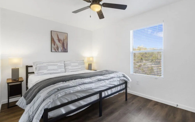 New Listing Vineyard Valley Views - Balcony