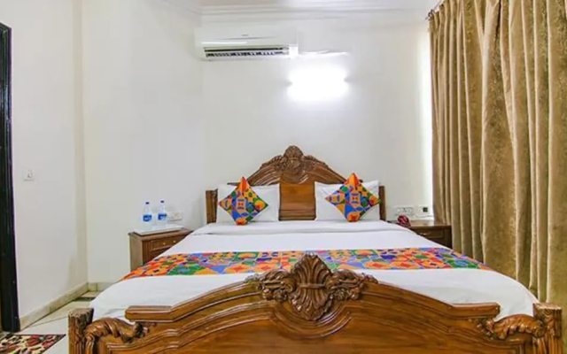 Fabhotel Singh Suite