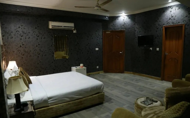 Safari Hotel Mall Road