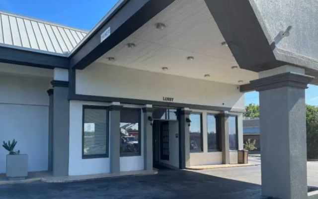 Motel 6 Opelika, AL