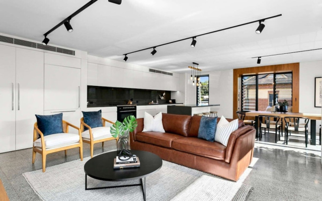 Impeccable 3-bed Home Near the Beach – Lobby – Sydney