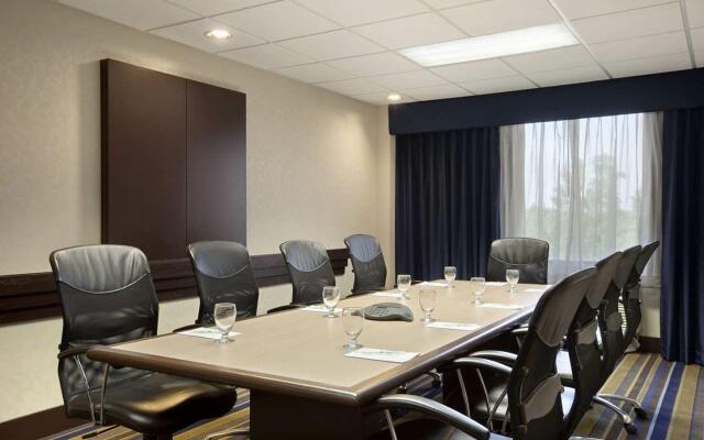 Embassy Suites by Hilton St. Louis Airport