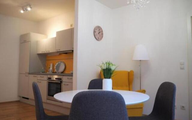 City Residence Apartments FREE Parking & Self Check-in