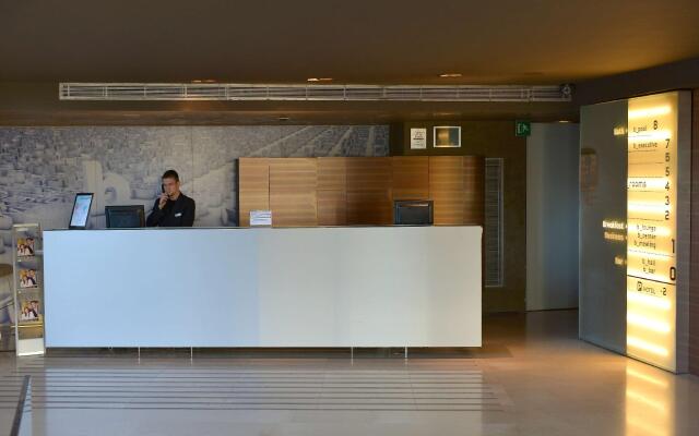 B-Hotel