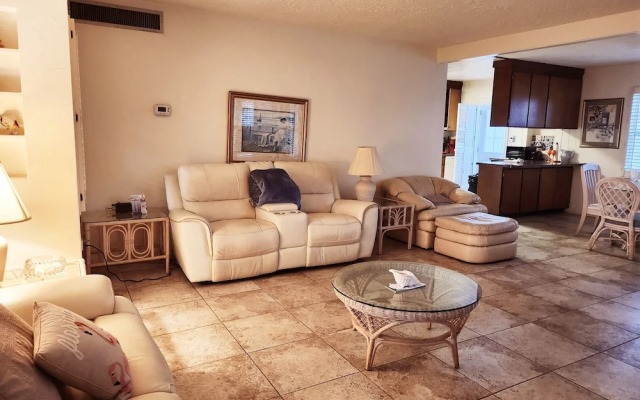 Silver Sands Motel