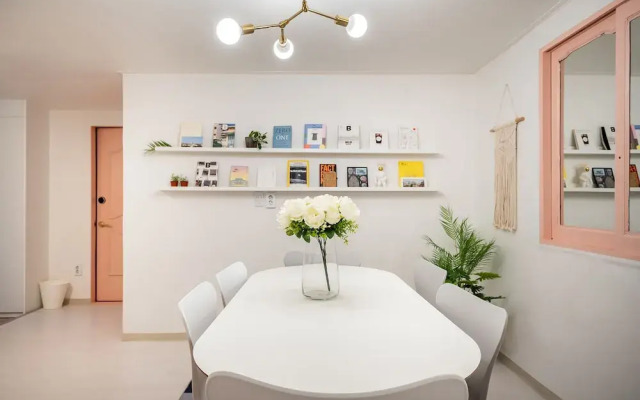 YAB Guesthouse - Female Only