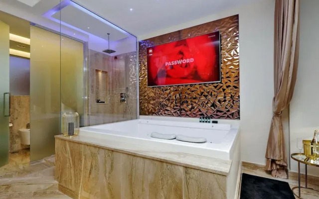 Trevi Diamond Luxury Suites & Jacuzzi