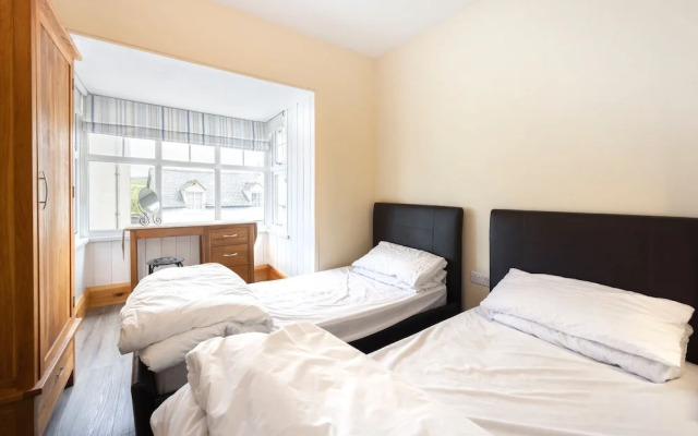 Beach Side House in Beautiful Borth