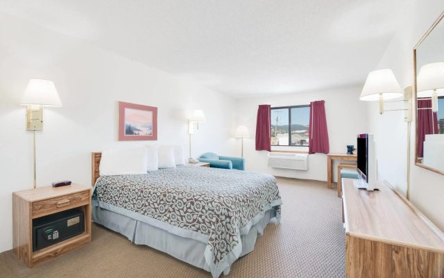 Days Inn by Wyndham Sturgis