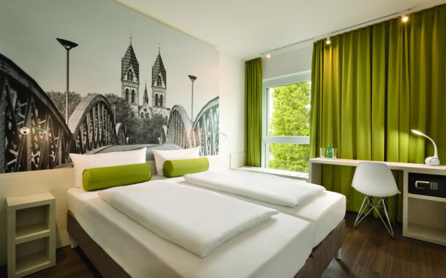 Super 8 by Wyndham Oberhausen am Centro