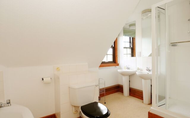 234 Hawthornbank Lane Apartment