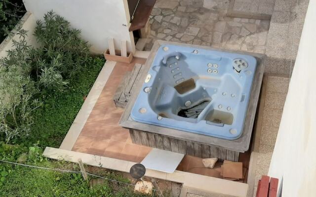 Plush Holiday Home in Llucmajor with Jacuzzi and Sauna