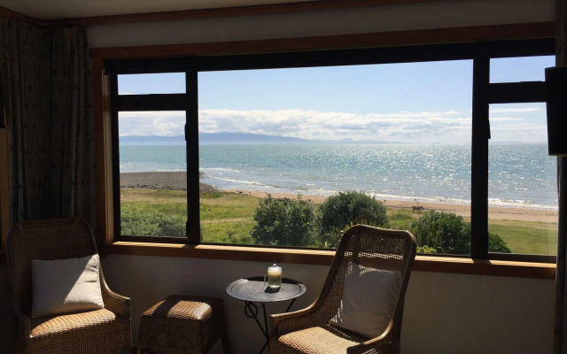 Te Puru Beach Lodge
