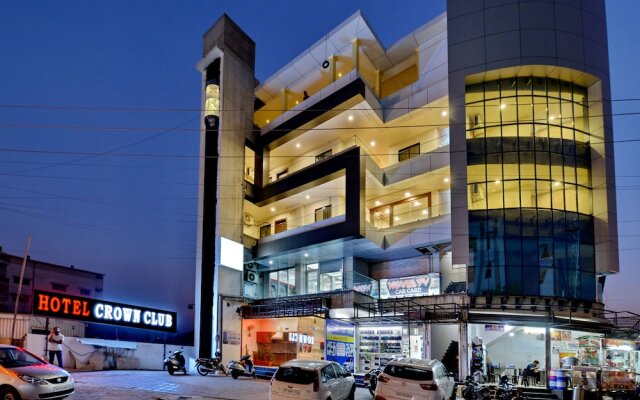 OYO 11523 Crown Club