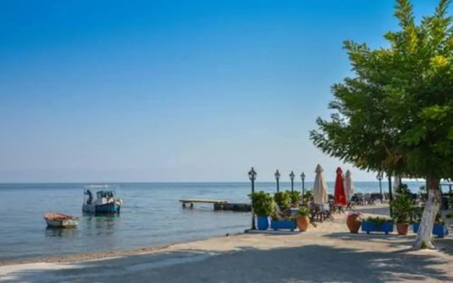 Deja Blue Beach Pool House by Estia