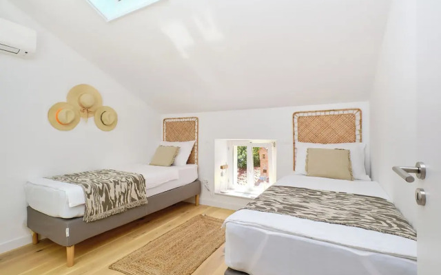 Charming Island Villa Alba