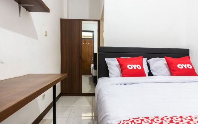 OYO 1598 Feby Inn Near RS Gandaria