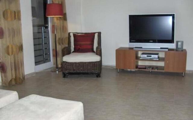 Beautiful Home In Gated Side Hill community