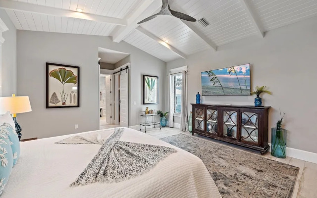 Dream Island 8 Bedroom Home