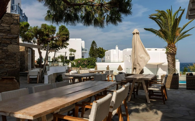 Poseidon Hotel & Suites