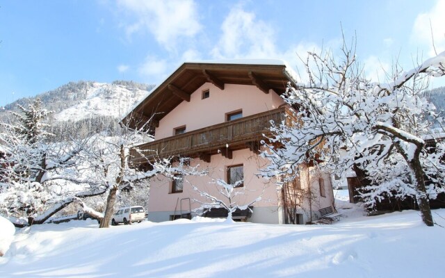 Cozy Holiday Home in Maishofen Near Ski Area