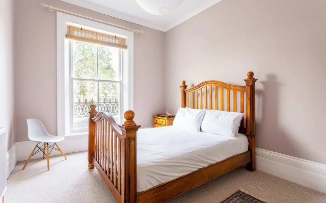 Cosy North Kensington Flat