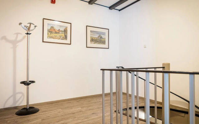 Farmhouse Apartment Near De Slufter