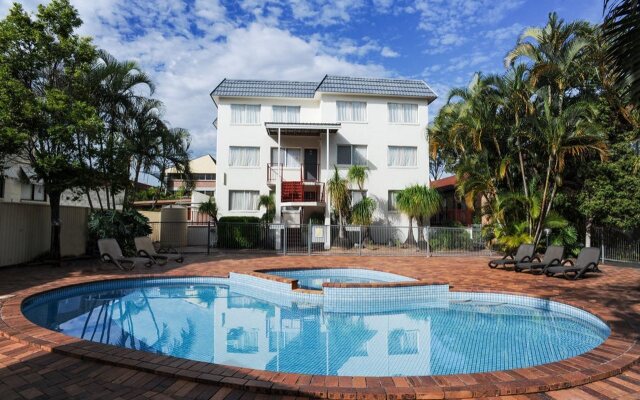 Earls Court Motel & Apartments
