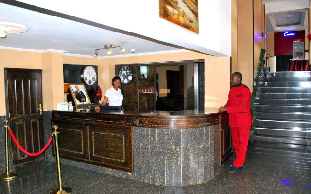 YaahoT Hotel