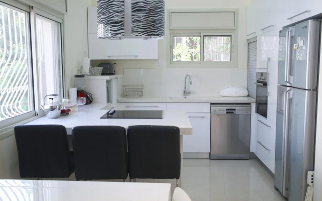 Dizengoff - Lovely family apartment 3 rooms.