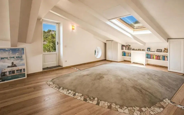 Villa Rococo - Luxury Period Villa With Pool and sea Views